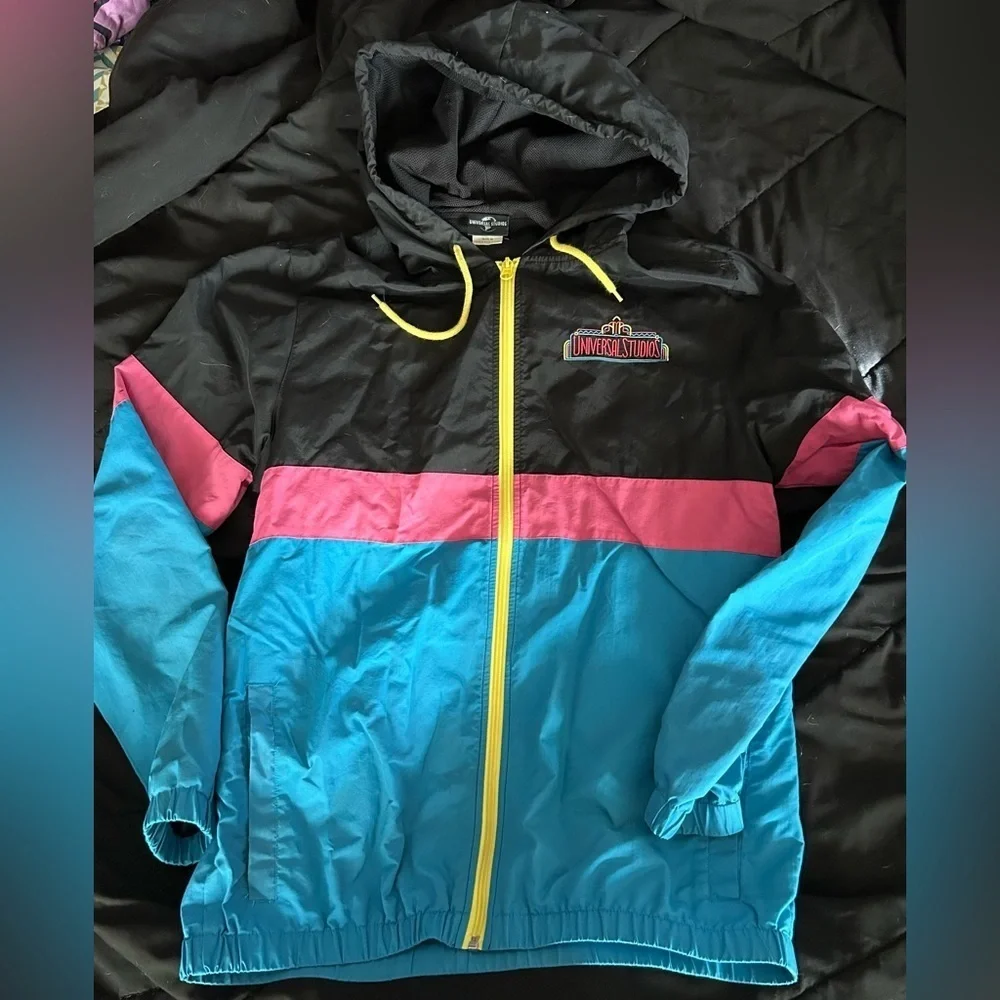 UNIVERSAL STUDIOS RETRO HOODED ADULT WATER RESISTANT WINDBREAKER JACKET COAT - Picture 8 of 9